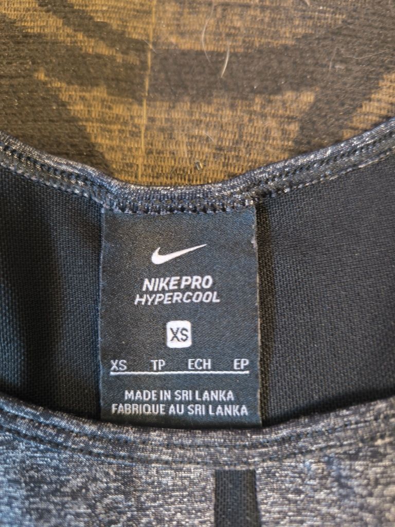 Оригинално дамско бюстие Nike pro, размер XS