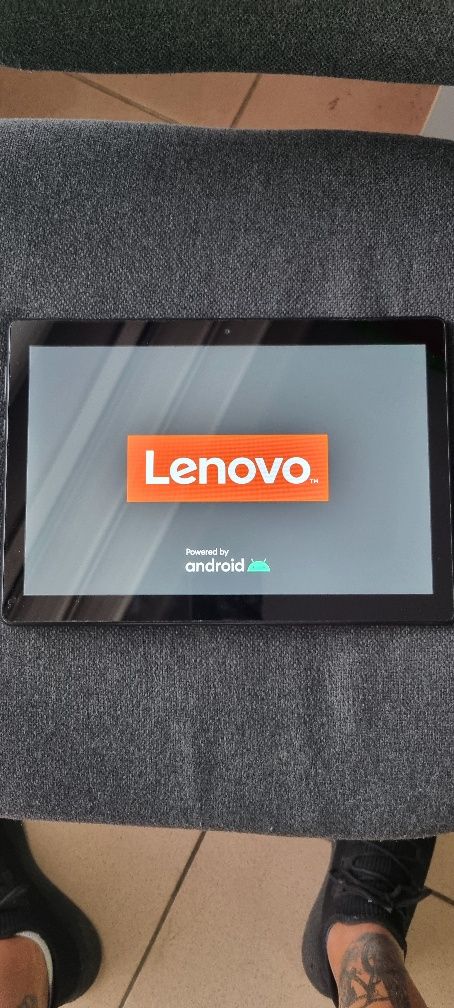 Продавам таблет Lenovo