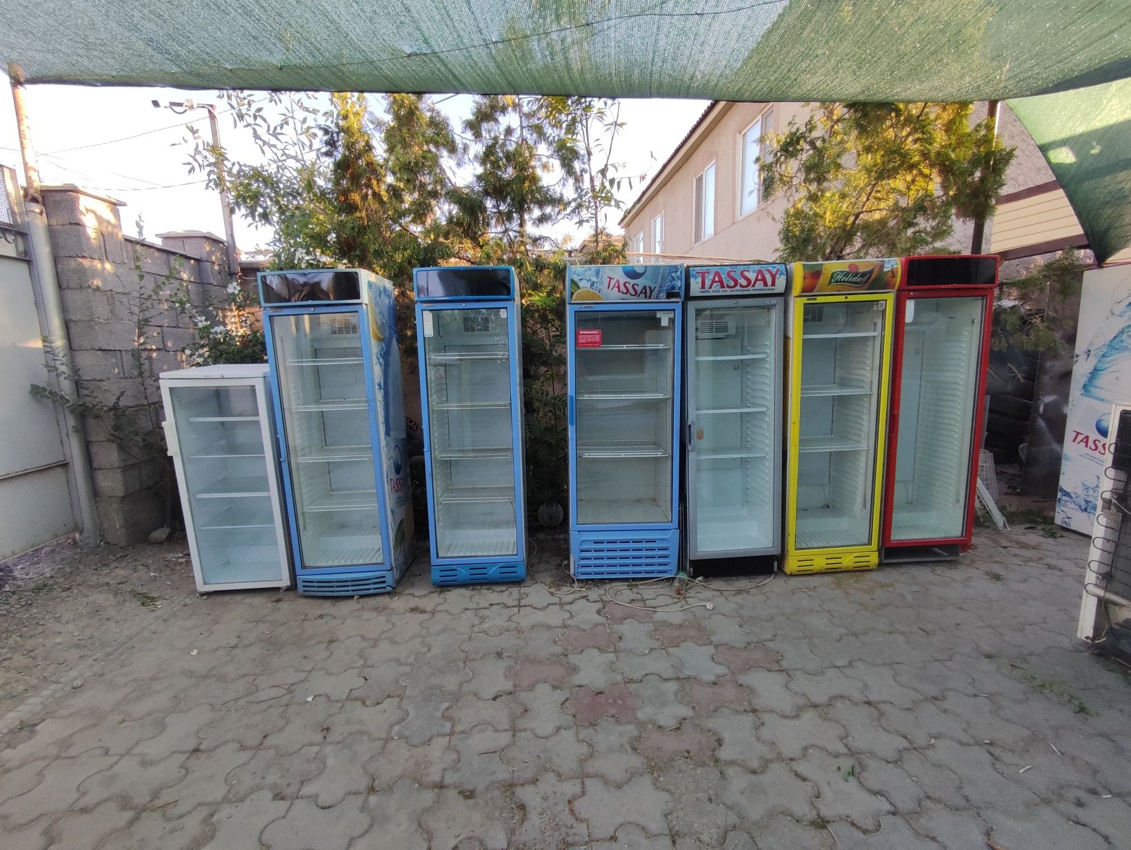 Холодильники стеклянные
