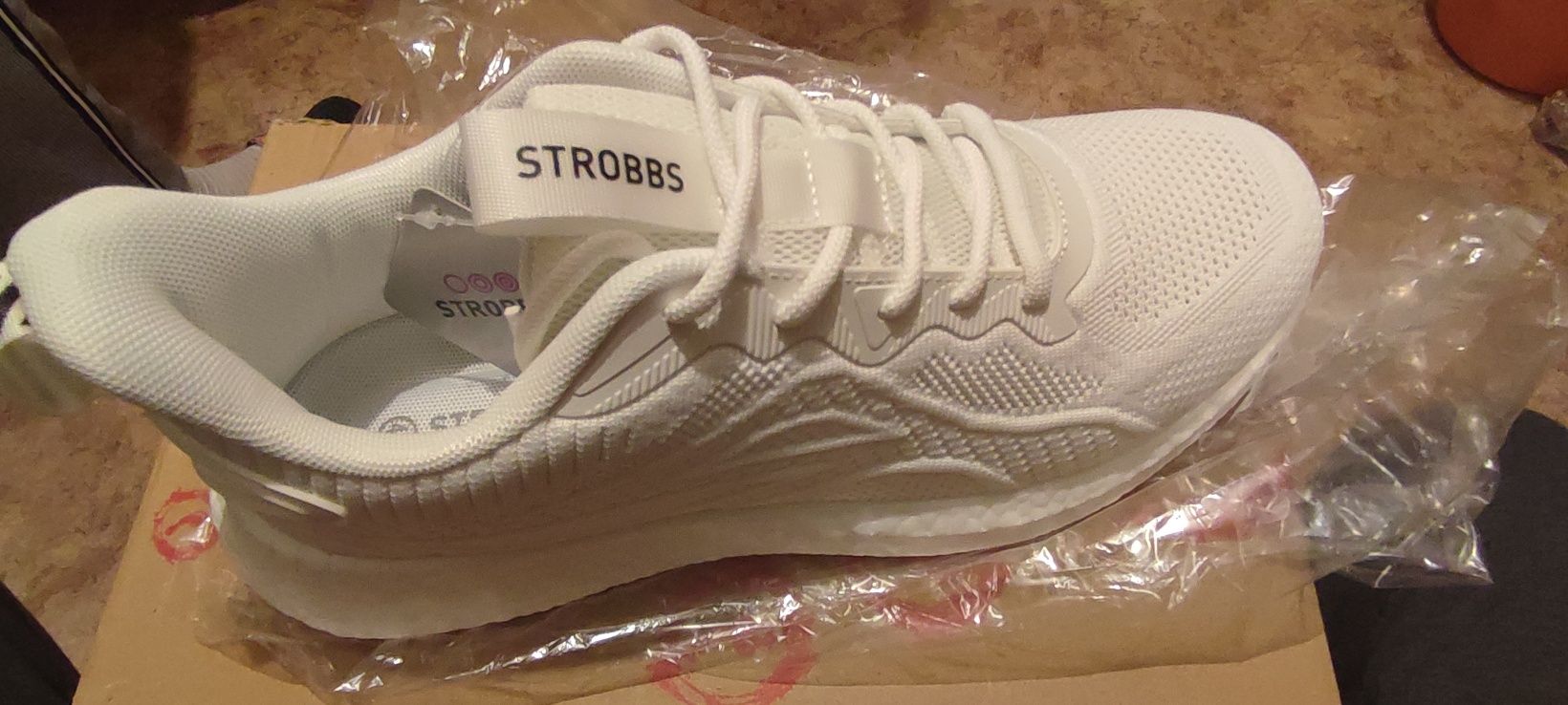 Продам кроссовки Strobbs