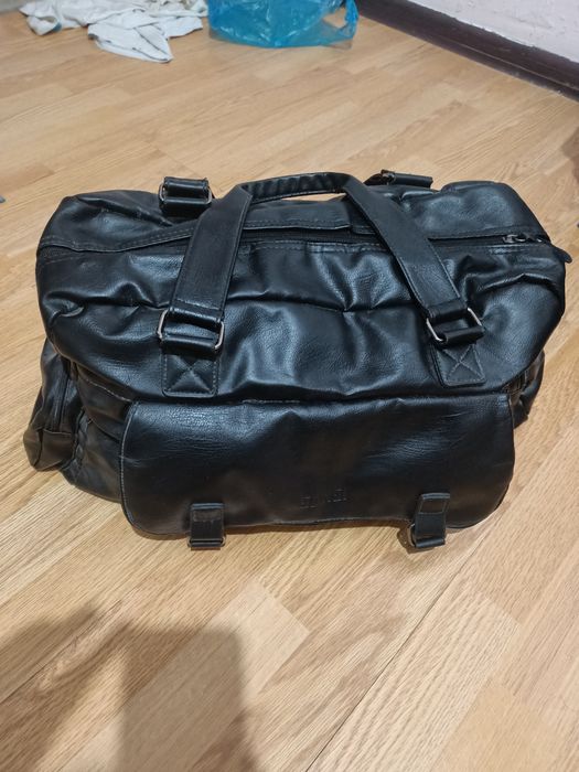 Кожаная сумка в хорошом состояний