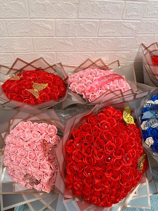 Idei de cadou buchet trandafiri cu mesaj personalizat