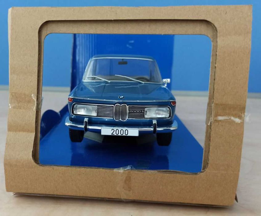Macheta BMW 2000 Tilux (type 121) 1966 albastru - MCG 1/18