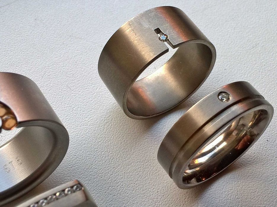 inele pereche din titan cu diamante marcate noi nepurtate
