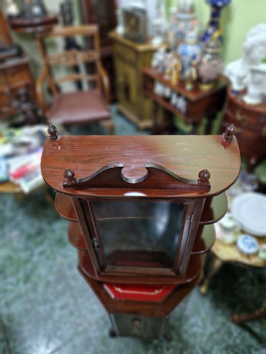 Прекрасна антикварна английска дървена витринка