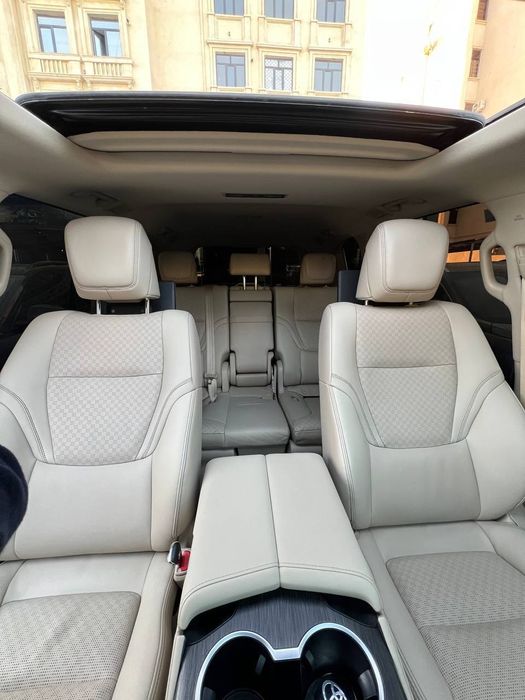 Toyota Land Cruiser 300