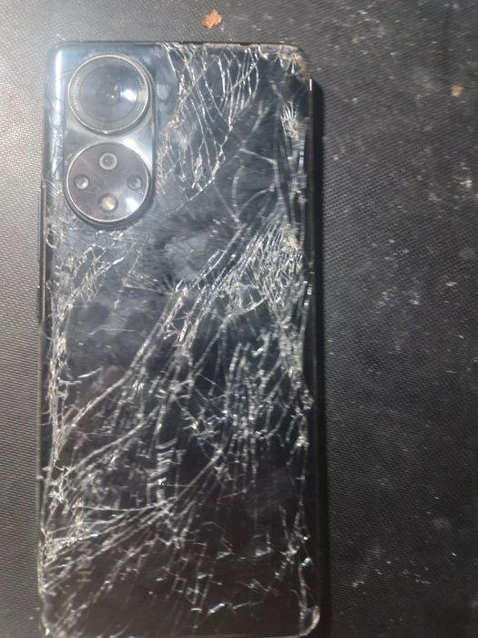 vând telefon  HONOR 50 pentru piese