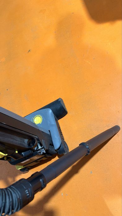 Aspirator Kärcher cu perie