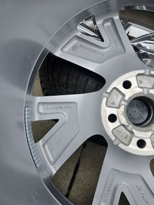 Оригинални джанти със зимни гуми за Vw Golf 225 40 18