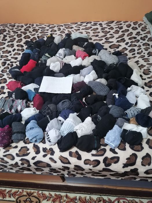 OFERTA : 100 perechi de ciorapi pentru adulți