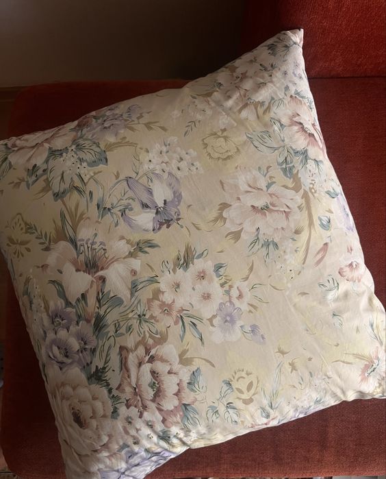 подушки перьевые  6 штук