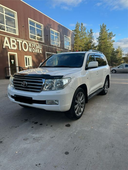 Toyota Land Cruiser 200