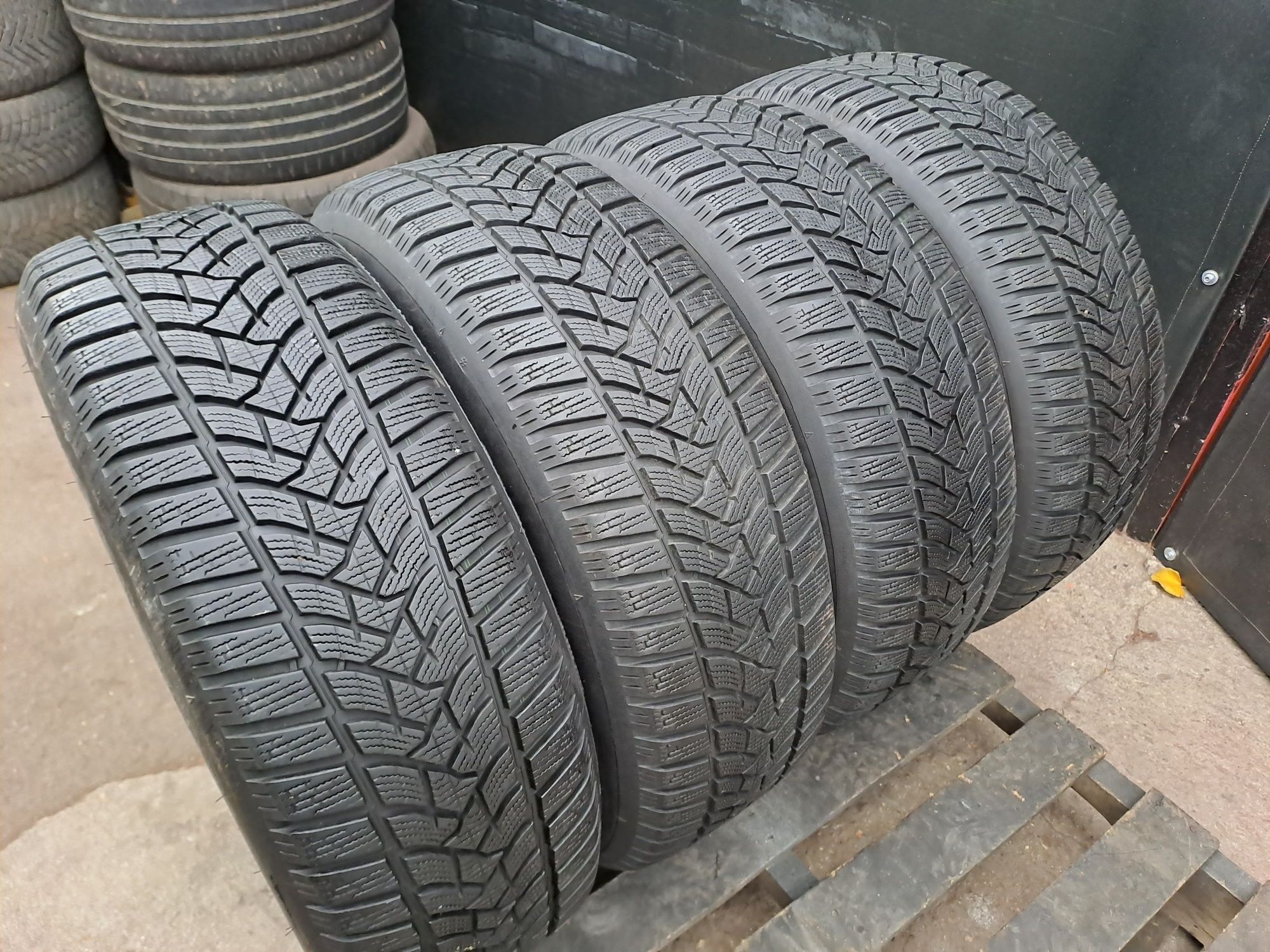 4бр. 7mm 215/65/16 Dunlop Wintet Sport 5