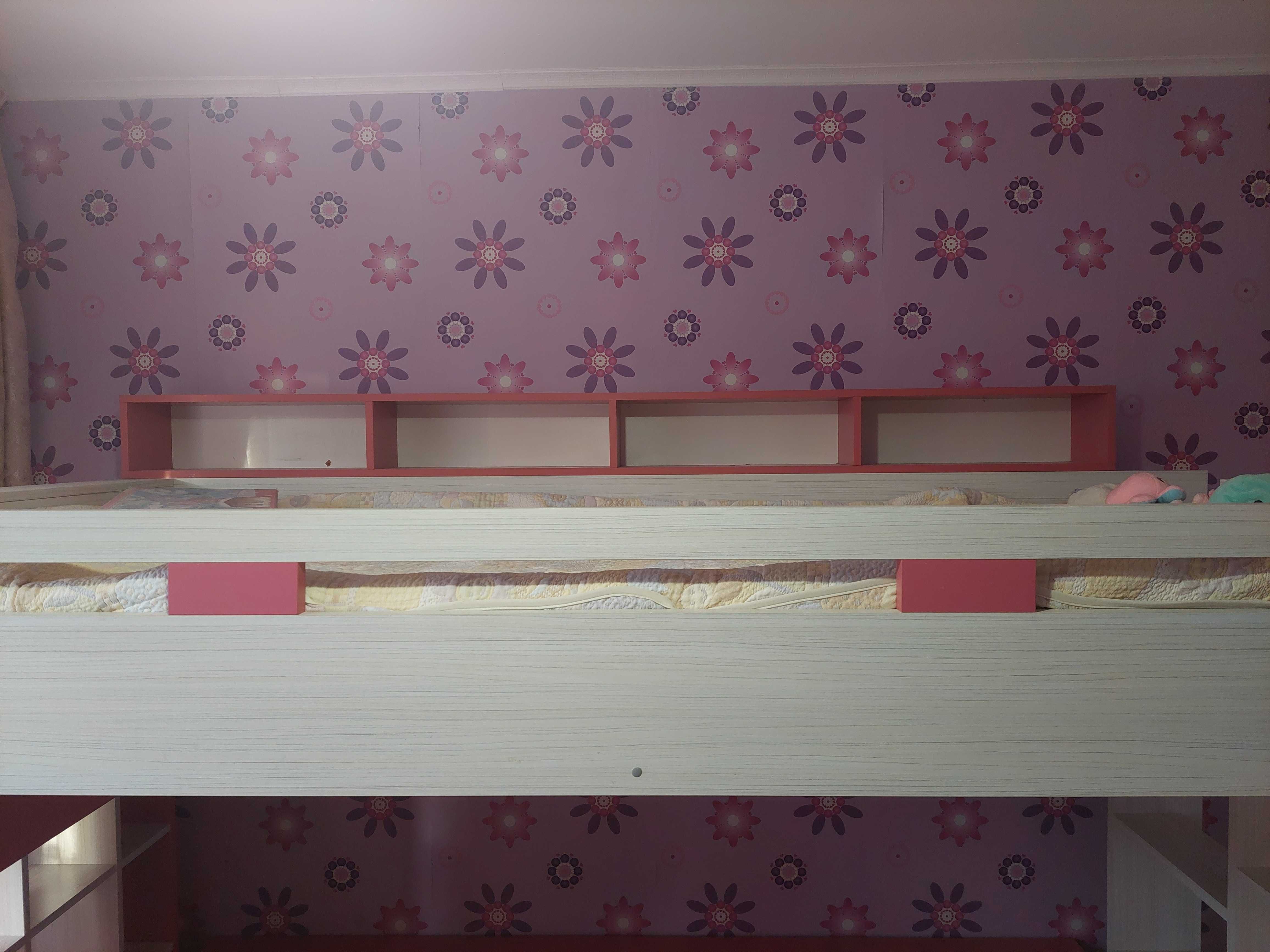 Обзавеждане за детска стая ИРИМ+2 матрака и преграда за горното легло