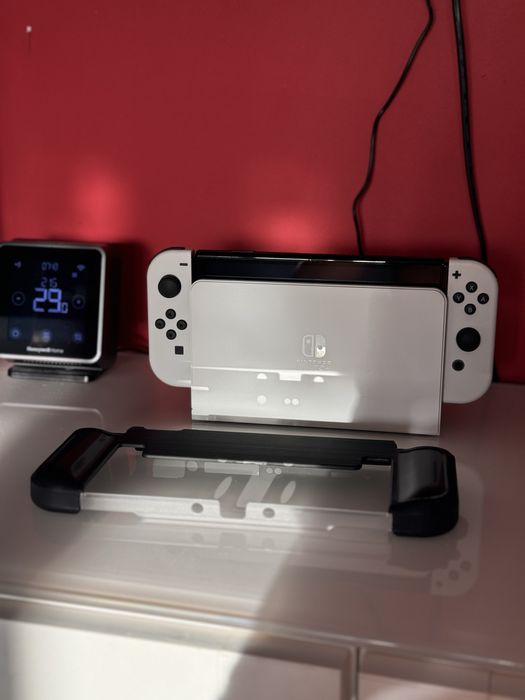 Nintendo Switch Oled Bundle white