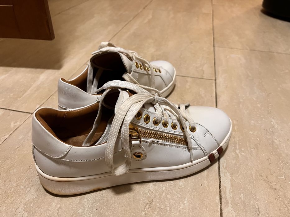 Кожени обувки BALLY adidas converse daris clavin klein emporio armani