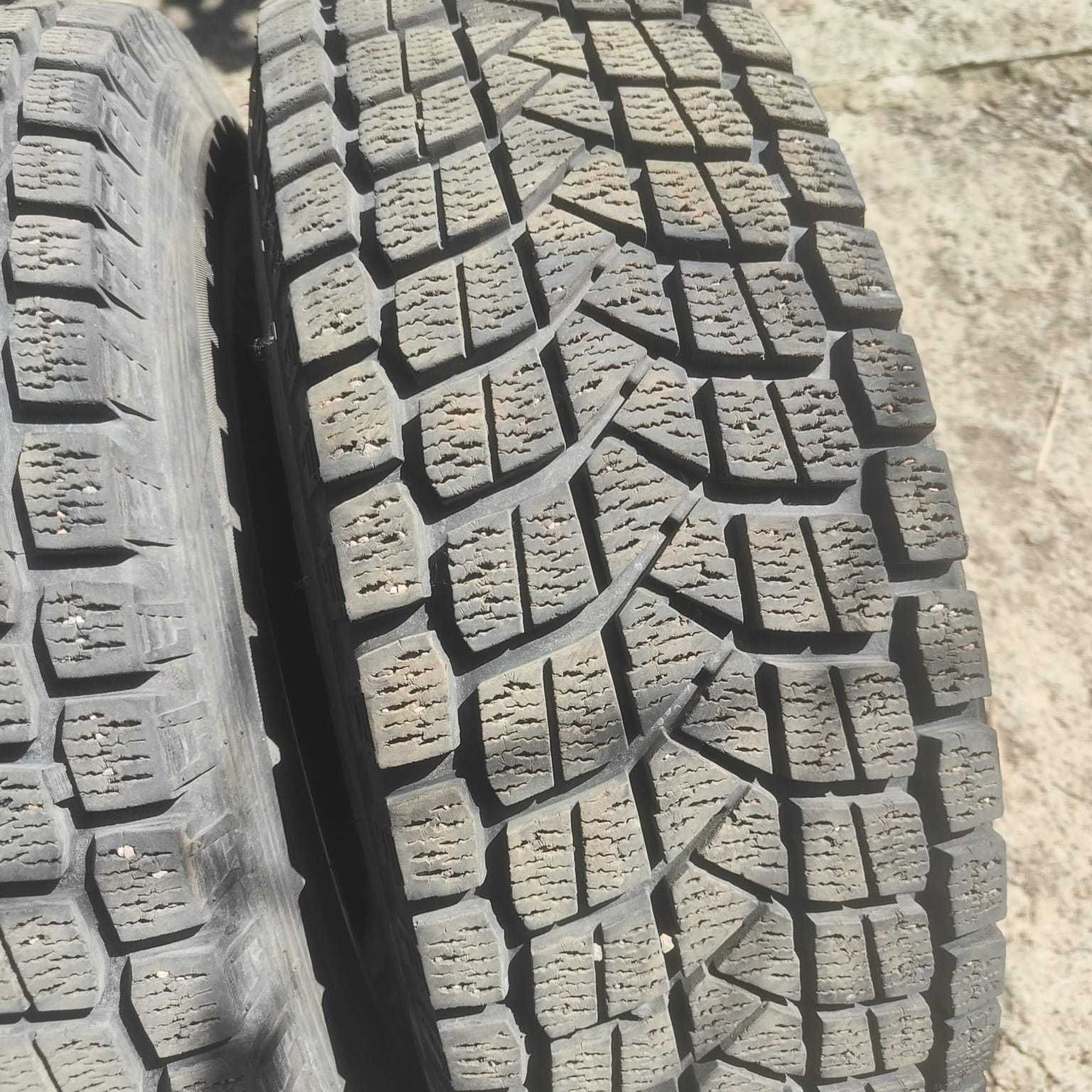 Продам БУ зимнюю резину 4 шт MAXXIS 215/70 R15. Одинаковый протектор!