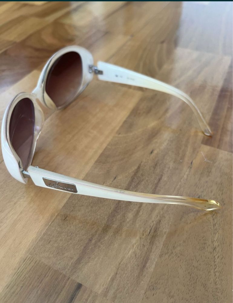 Ochelari de soare Guess