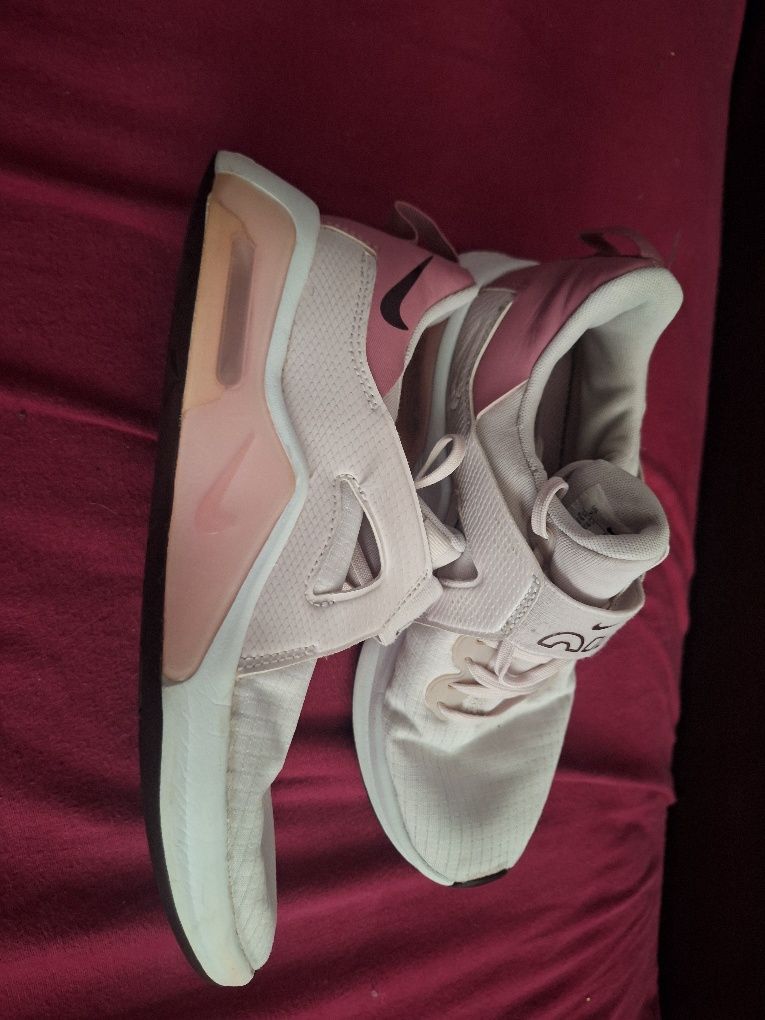 Дамски маратонки Nike