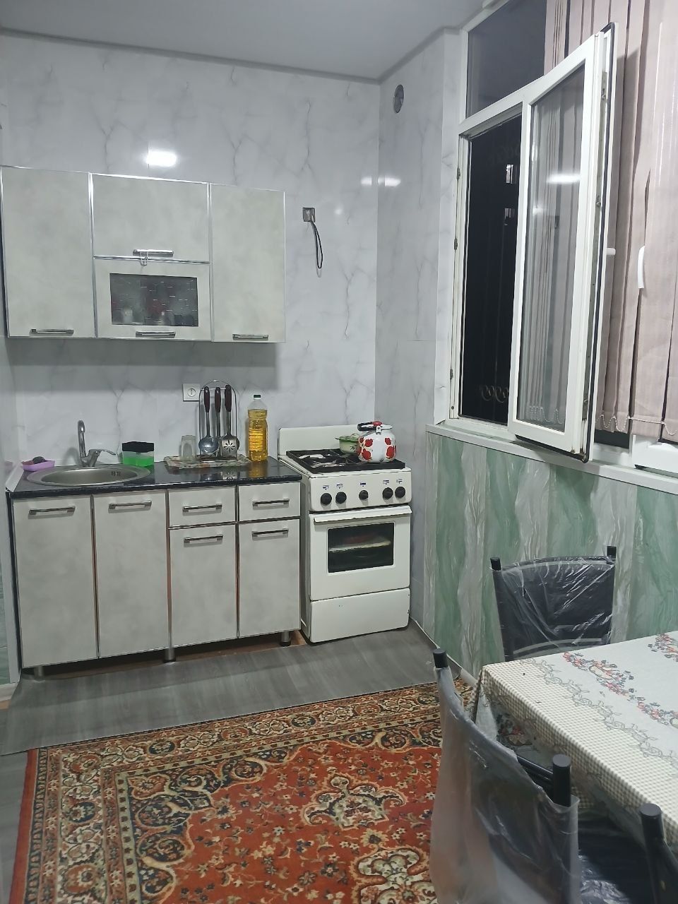 Медгородокда ижарага  4 та талаба қизларга уй бекаси билан яшашга