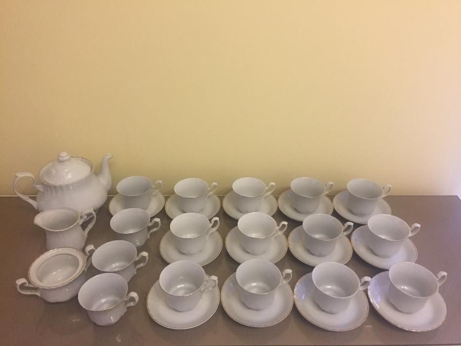 LOT 3 boluri cafea/ceai + 7 farfurii Crown Regal Fine Porcelaine