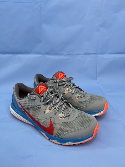 Маратонки Nike.