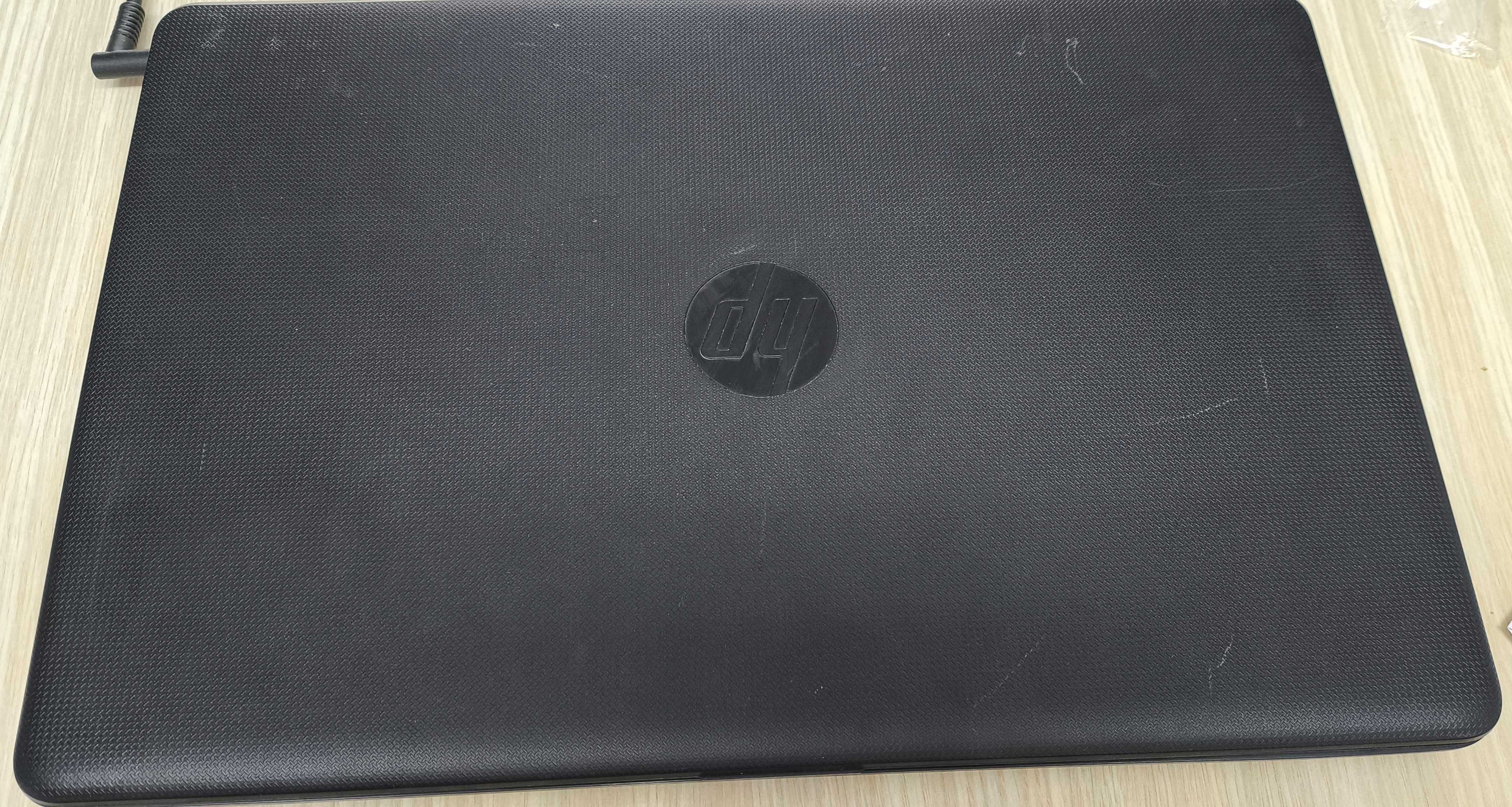 Лаптоп HP 15-bw049