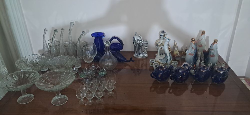 Eski idishlar sotiladi narxi kelishiladi manzil Yangihayot Choshtepa