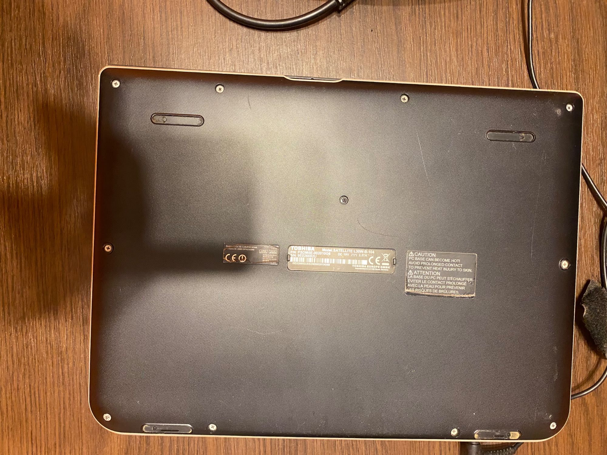 Laptop Toshiba stil tabletă