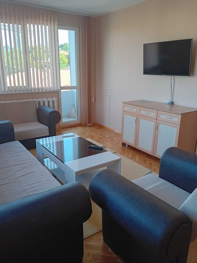 Дава се под наем Двустаен апартамент в Разград, Абритус - 80 кв.м за 255 € - Снимка #4
