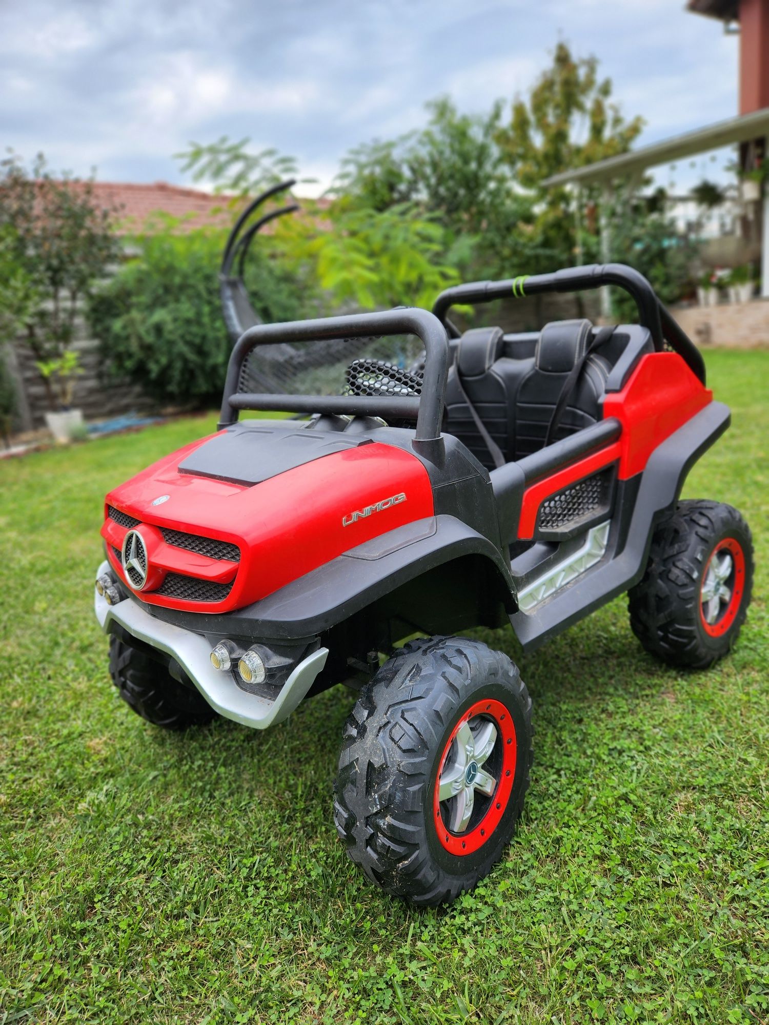 Mașinuța electrică 4x4 Premier Mercedes Unimog