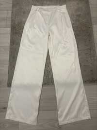 Pantaloni albi largi