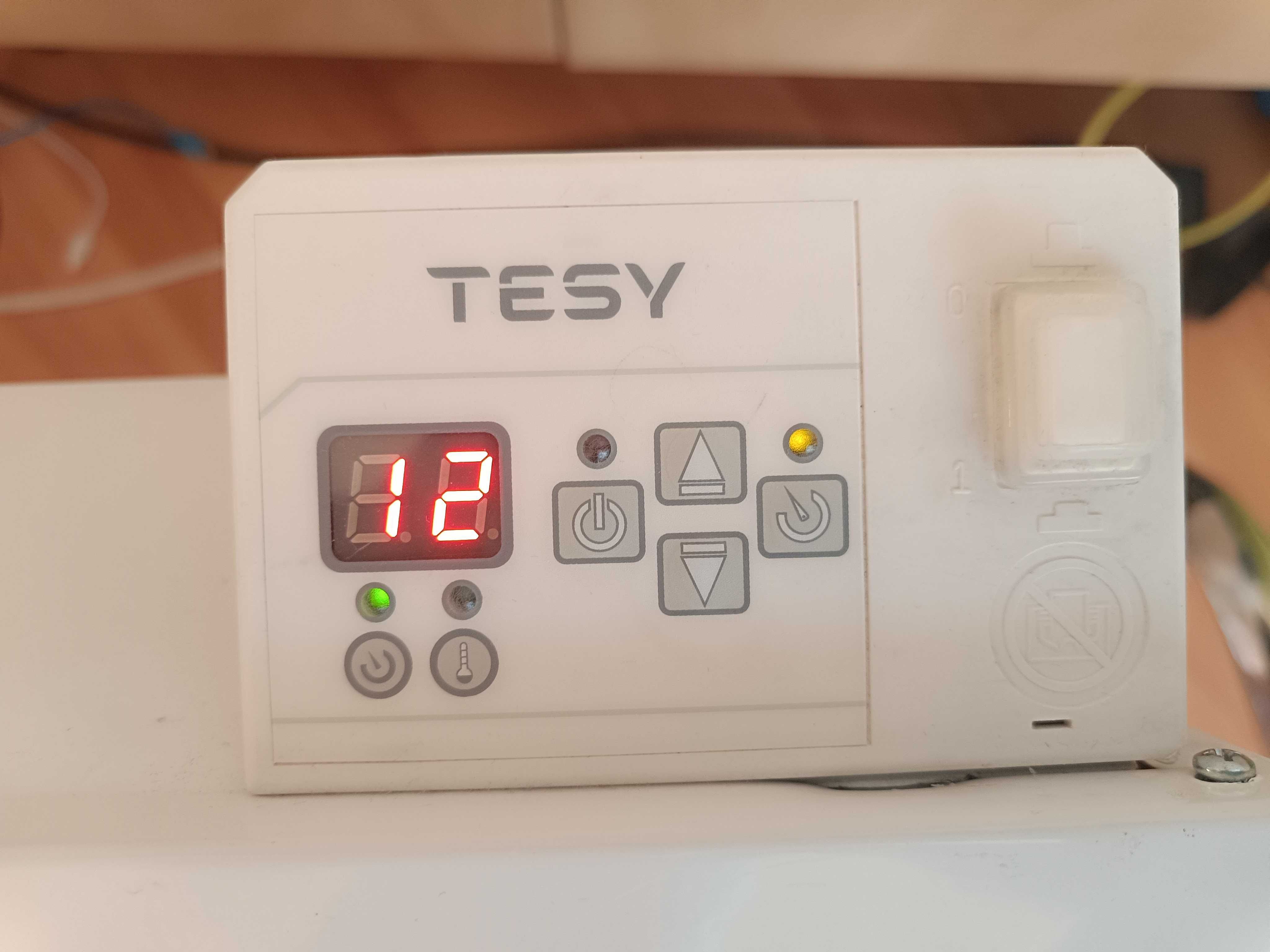 TESY Панелен конвектор с крачета 3000W