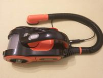 Прахосмукачка за автомобил Black and Decker, идеално запазена!