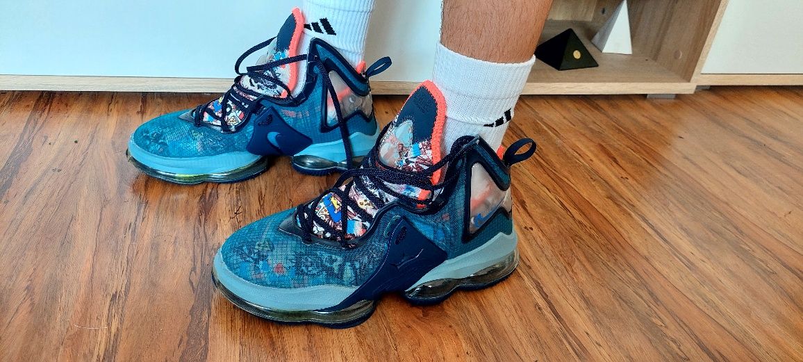 Маратонки NIKE LeBron James 19