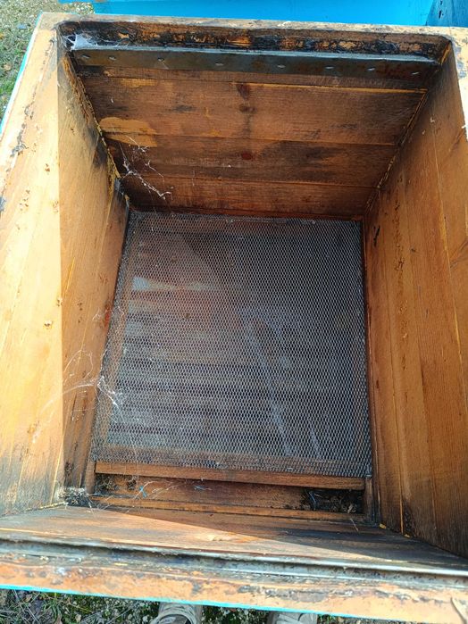 Пчелни кошери с магазини