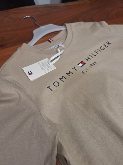 Vând bluza Tommy Hilfiger