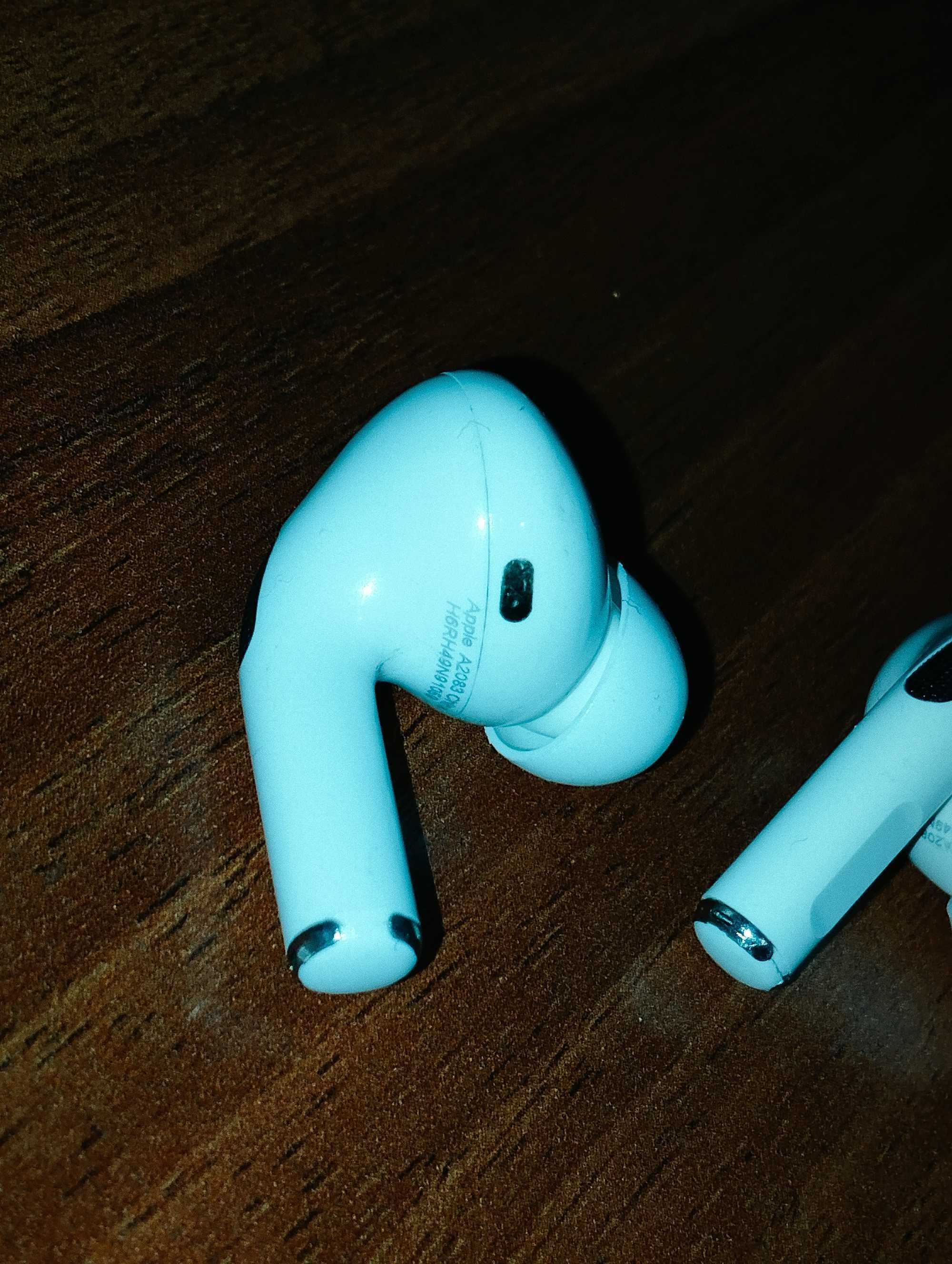 AirPods Pro пользуюсь 3 месяца