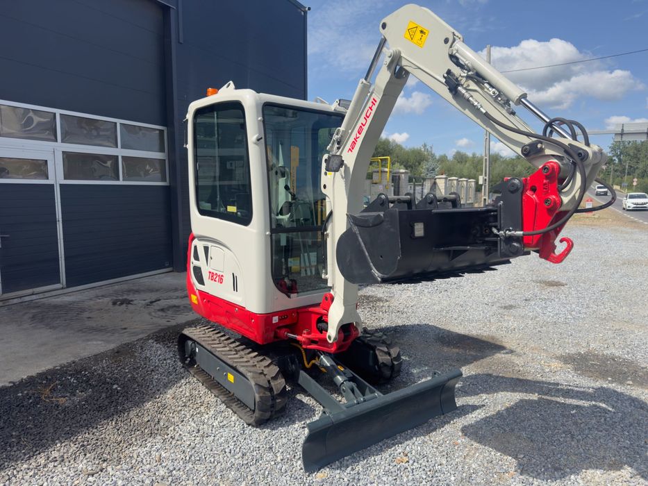 Mini Excavator Takeuchi TB216 cu 3 cupe, an 2019