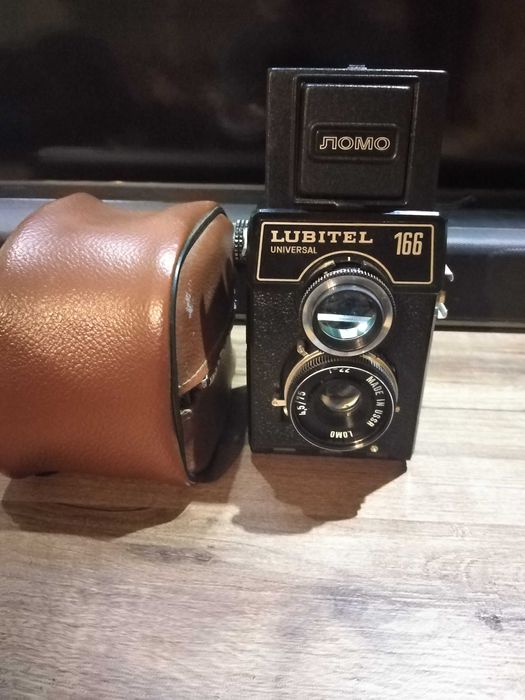 Aparat foto cu film 6x6 Lubitel 166