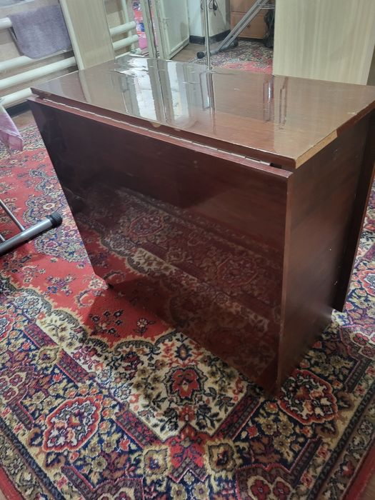 Продаётся стол-книжка