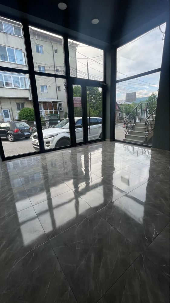 Spatiu comercial central Horezu