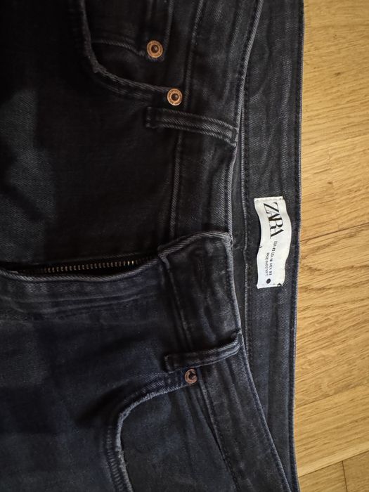 Продавам чанта със женски дрехи и обувки