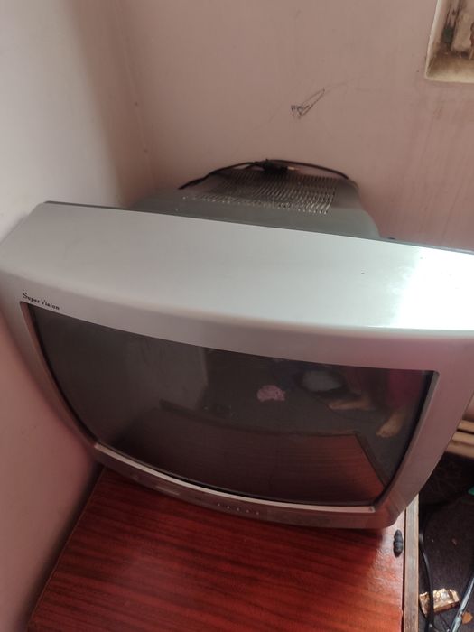 Televizorlar sotiladi holati yaxshi ishlidi.