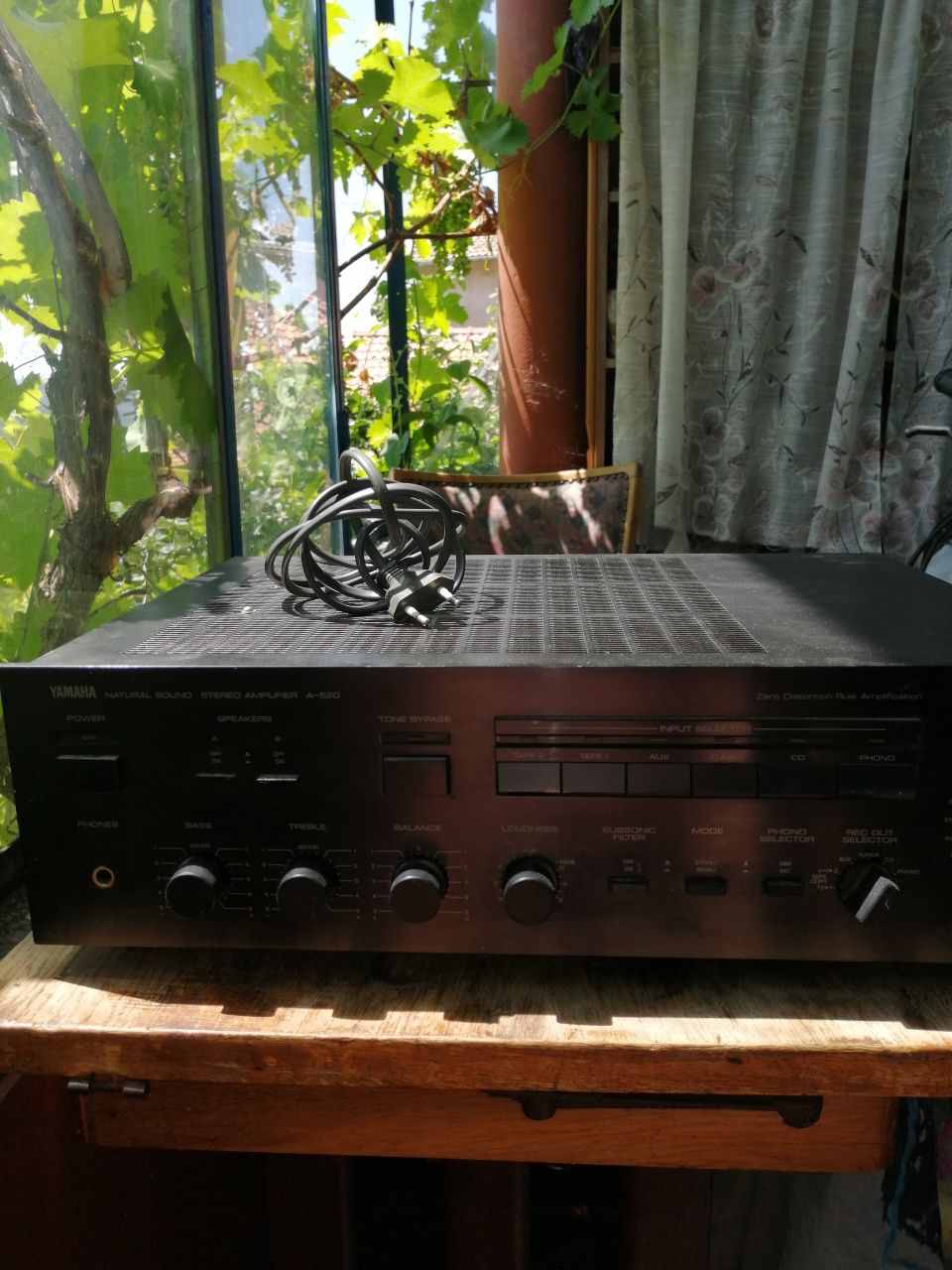 Продавам усилвател YAMAHA A-520