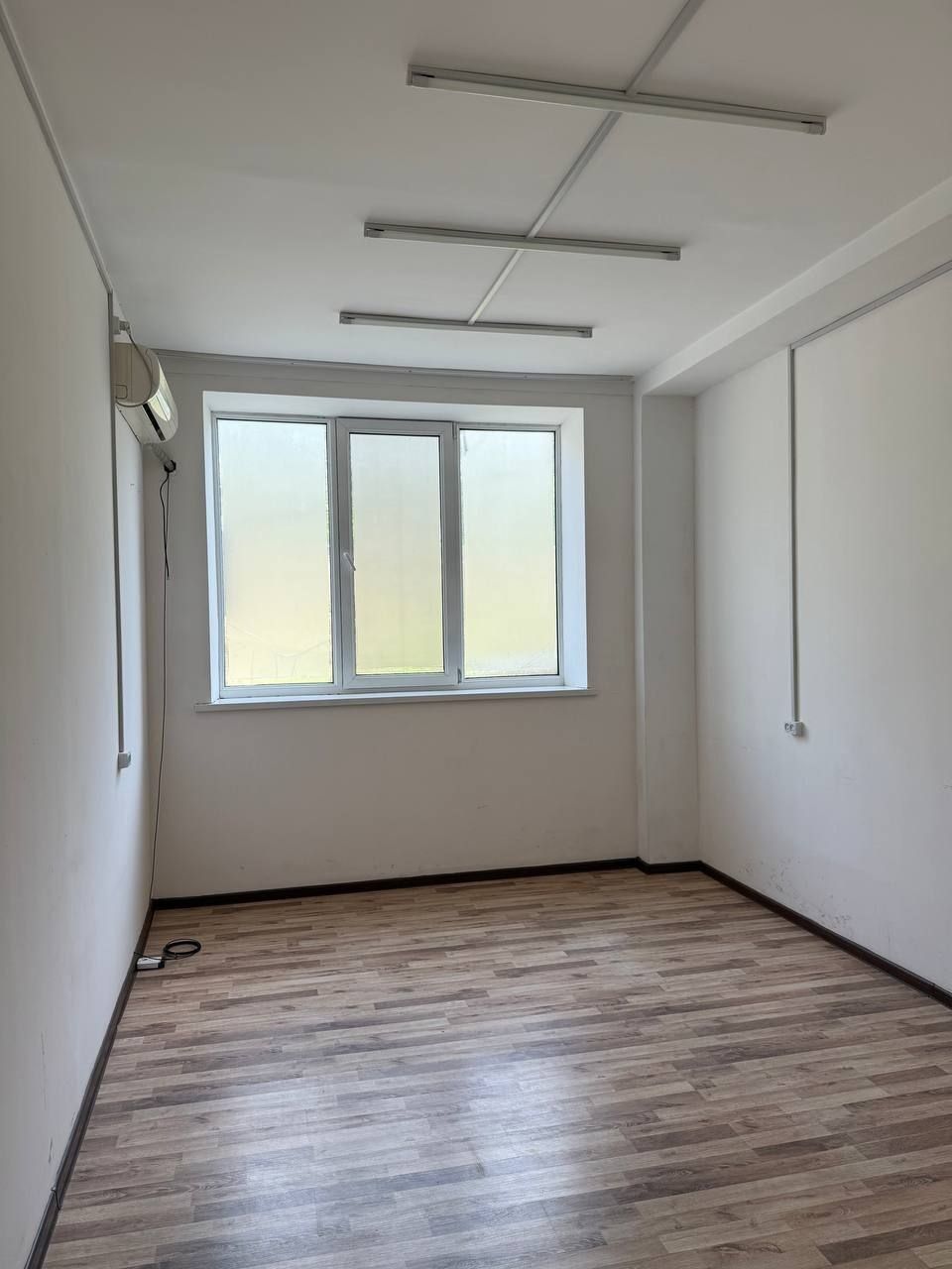 Метро Мирзо Улугбек Ц квартал15м²-30м²кабинеты 2линия без мебели Юр ад