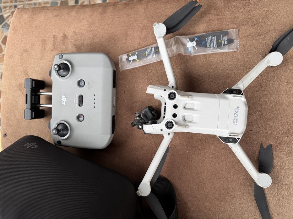 Drona  DJI Mini 3 Pro cu telecomandă DJI cu defect