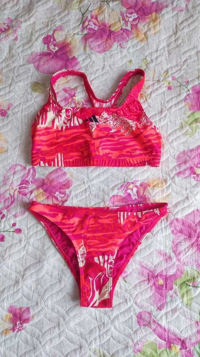 Продам 2 женских спортивных купальника