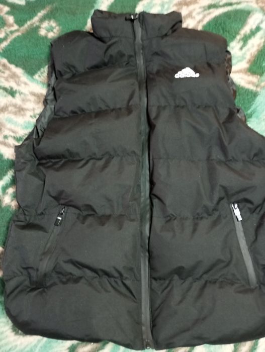 Продам безрукавку утепленную.