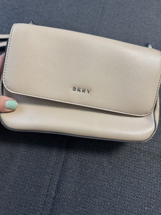 Бежова чанта Dkny естествена кожа